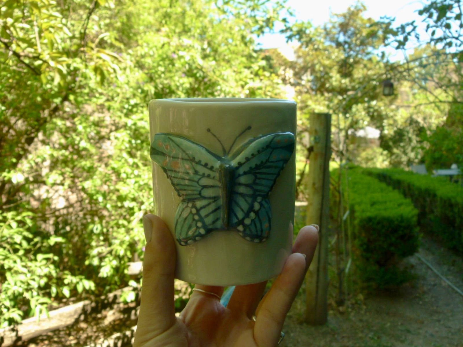 Taza Mariposa En Relieve - Image 2
